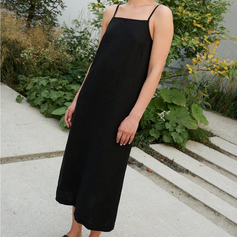 Linenfox black “Aurora” dress